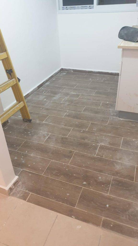 המומחים בריצוף להצעת מחיר 052-444-0565